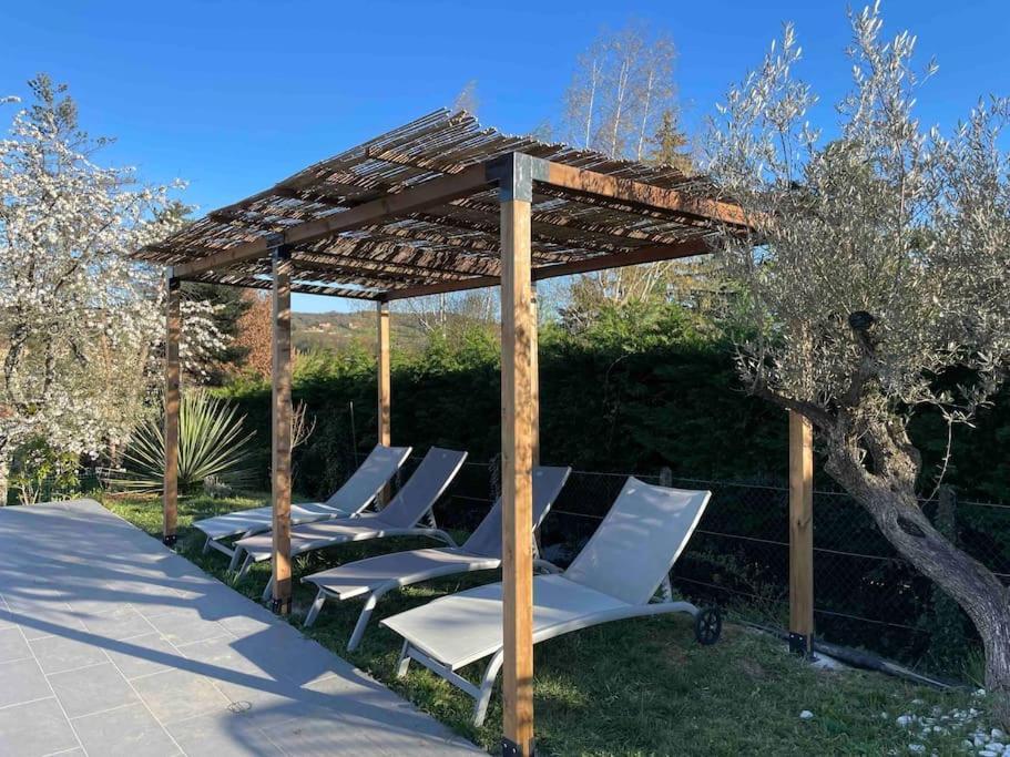 Logements Chaleureux Dans Maison Avec Piscine A 35 Min De Lyon Alix Экстерьер фото