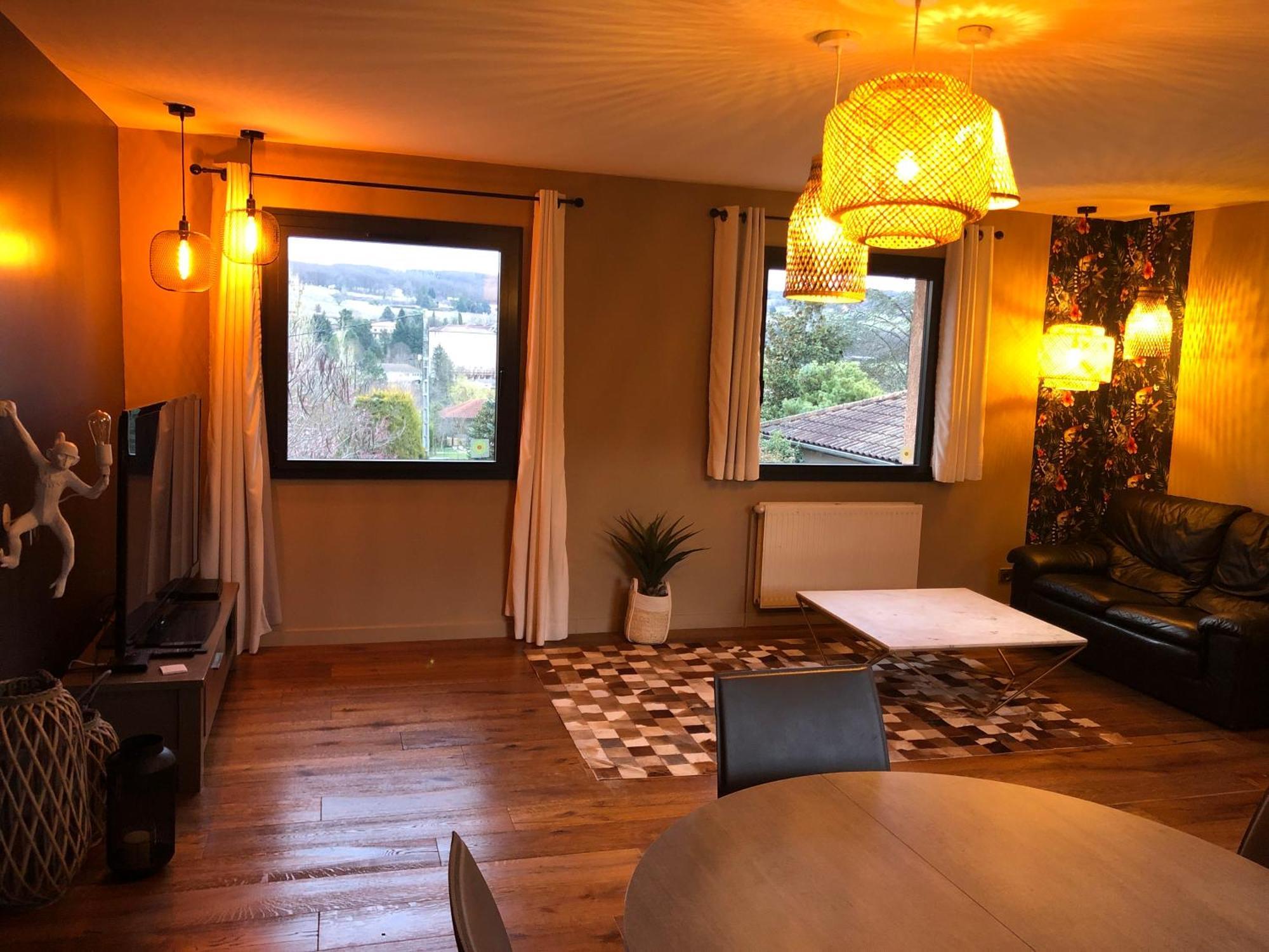 Logements Chaleureux Dans Maison Avec Piscine A 35 Min De Lyon Alix Экстерьер фото